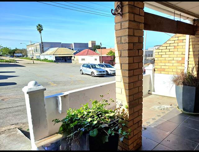 M² OFFICE FOR SALE IN UITENHAGE CENTRAL